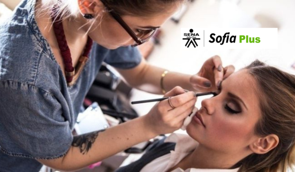 Sena Sofia plus maquillaje